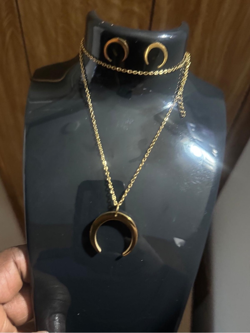 Beautiful gold-tone crescent moon necklace.